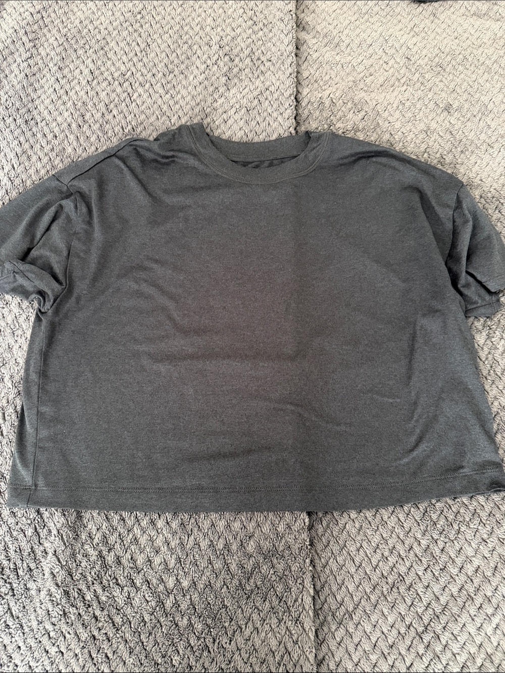 Vuori Short Sleeve Tee in Charcoal Gray